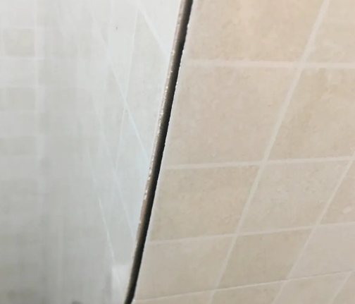 达州市瓷砖空鼓维修公司分享阳台瓷砖脱落的修复过程可以分为以下几个步骤